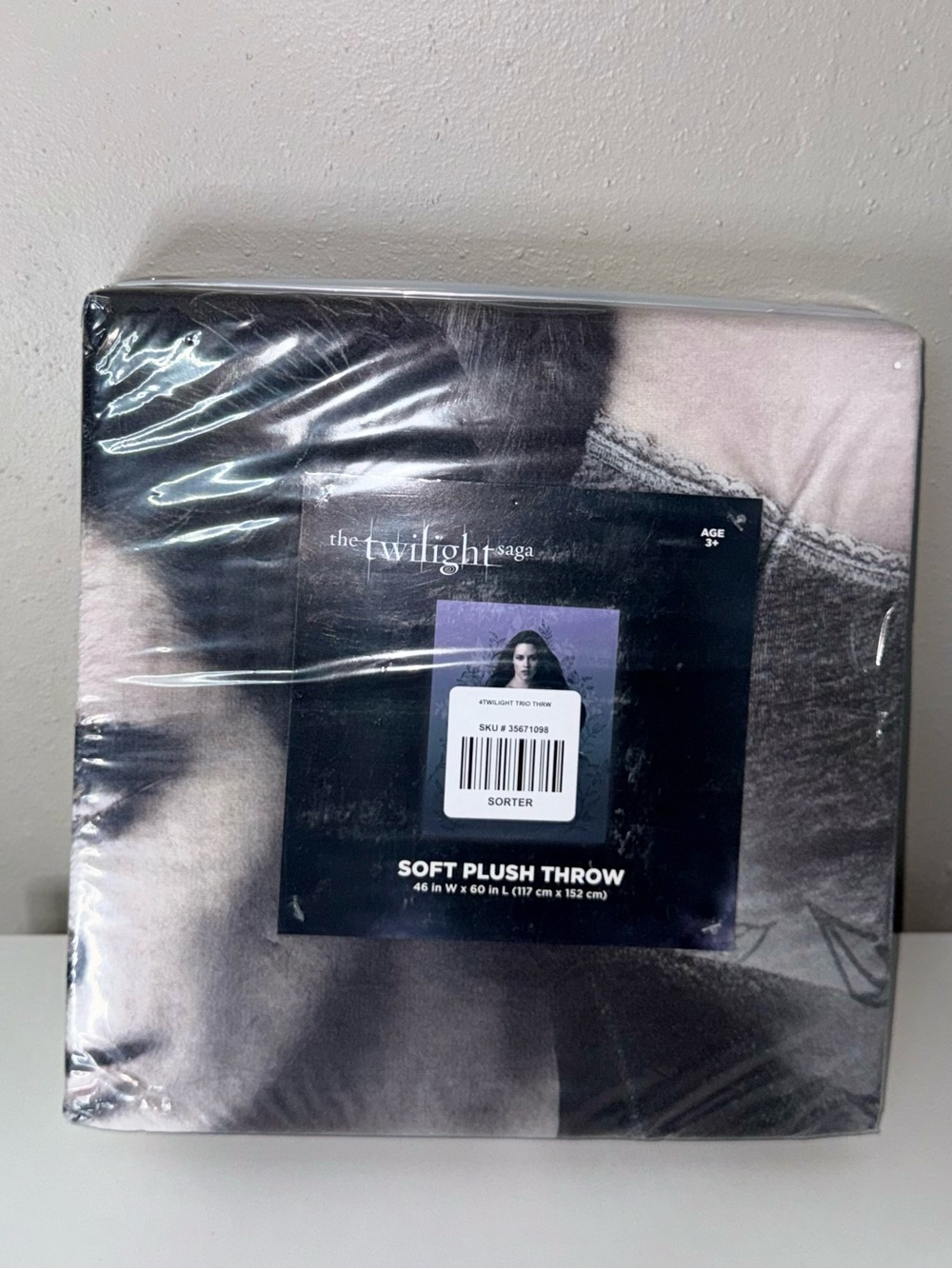 The Twilight Saga Soft Plush Throw - Black, Gray, White